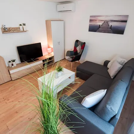 Luka Arbanasi شقة